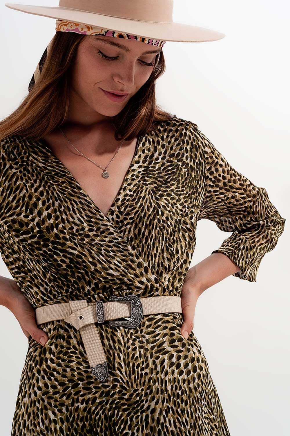 Vestido de manga comprida envolto em chiffon frontal com cinto estampado brilhante