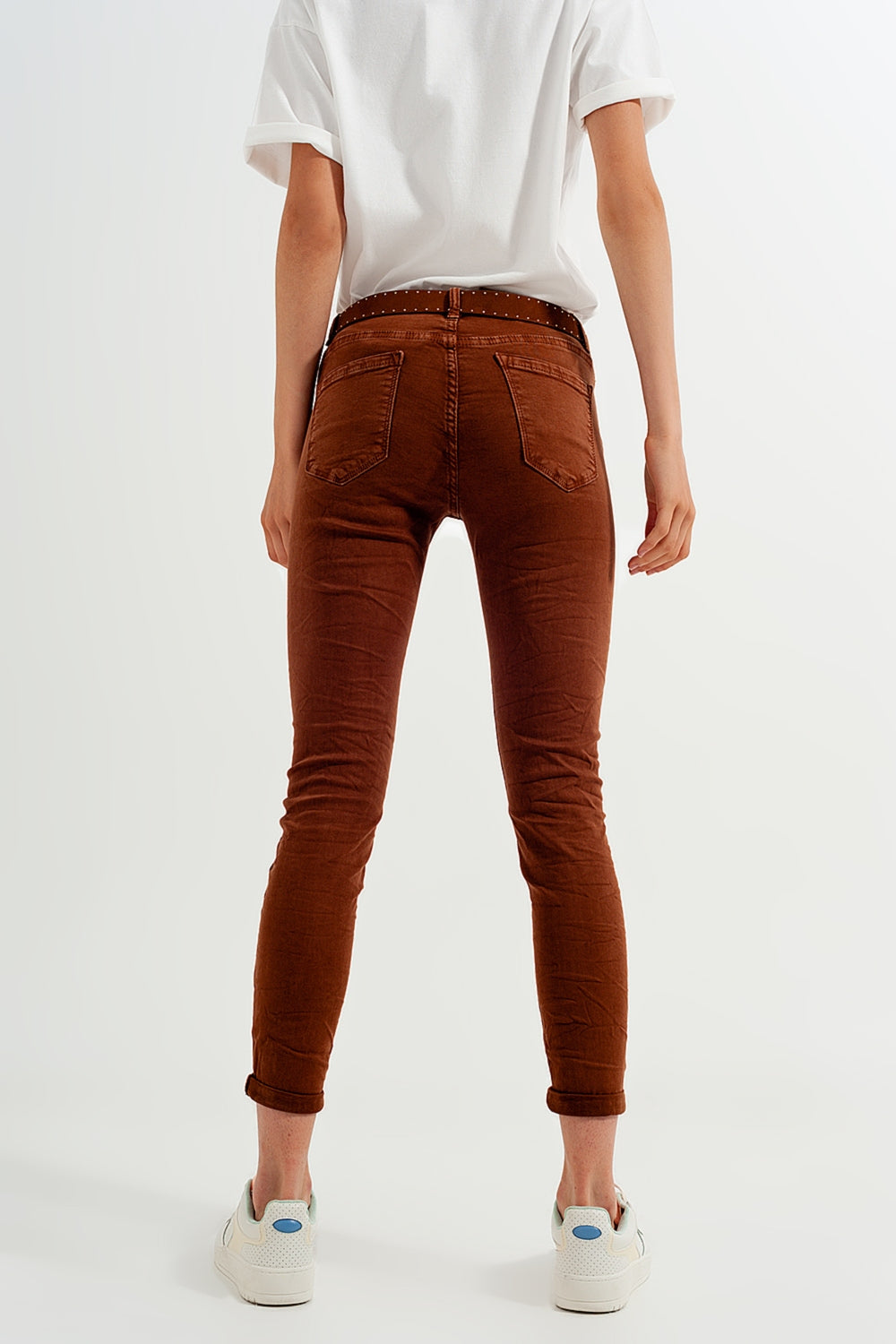 Calças skinny de cintura alta em camelo