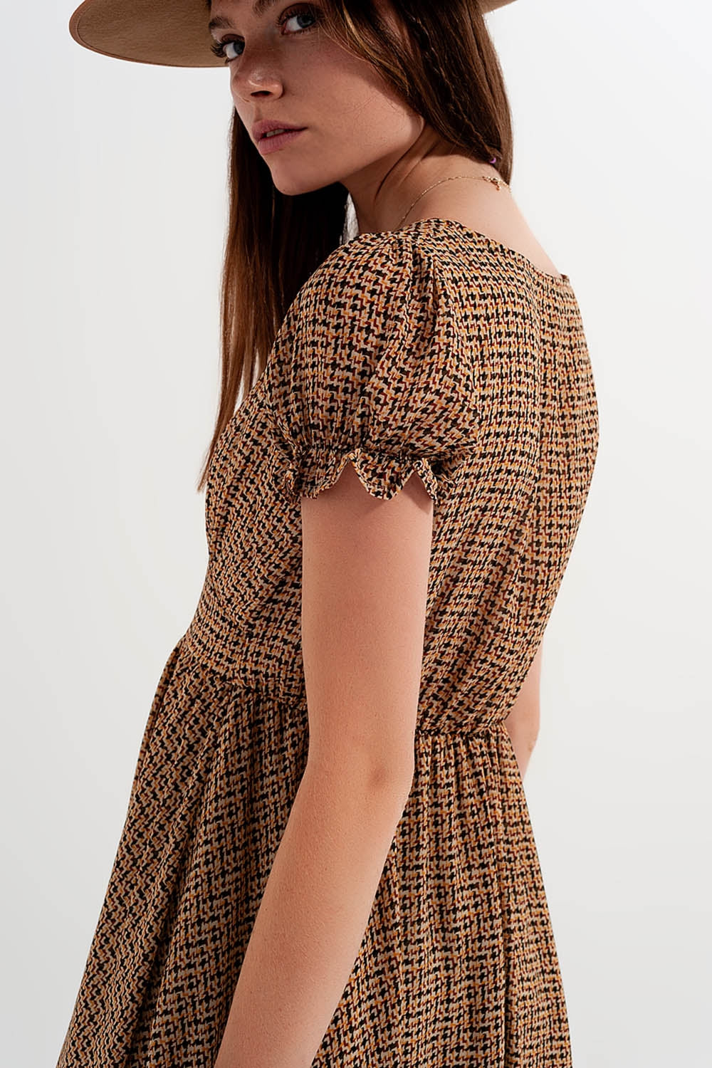 Vestido curto em quadrados creme