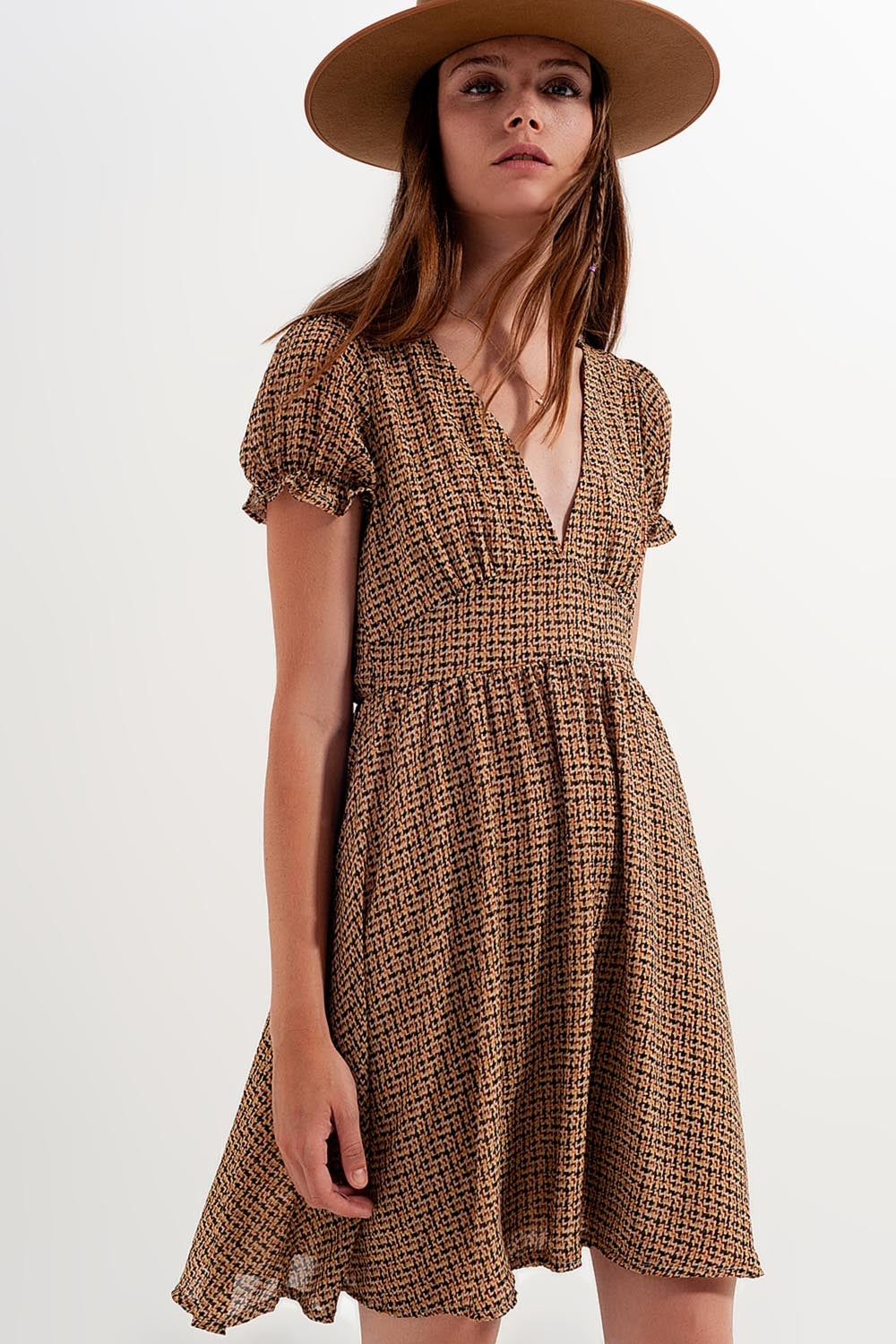 Vestido curto em quadrados creme
