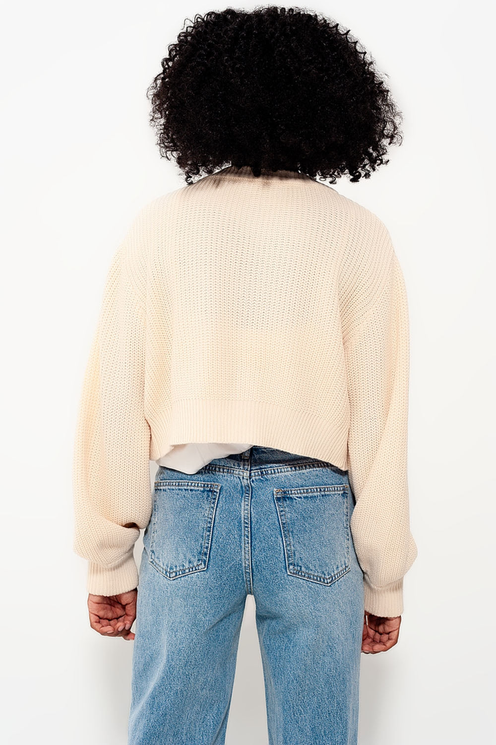 Cardigan de manga comprida e detalhe de botão diamante em creme