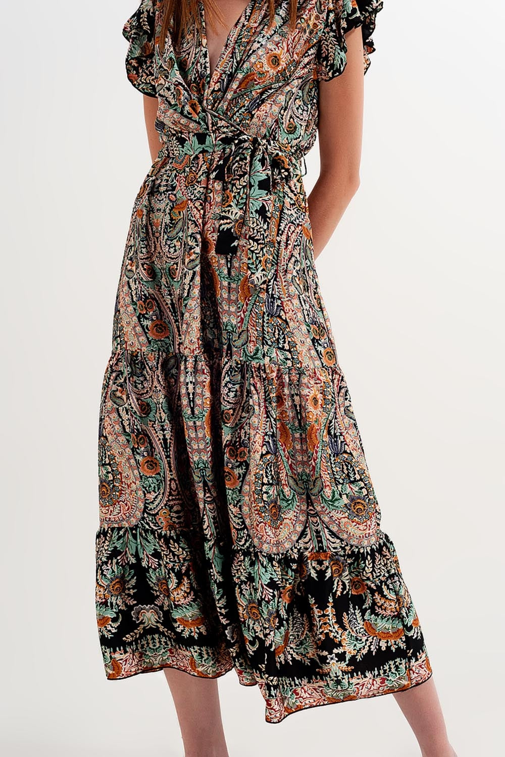 Vestido comprido com saia em camadas e estampado de caxemira