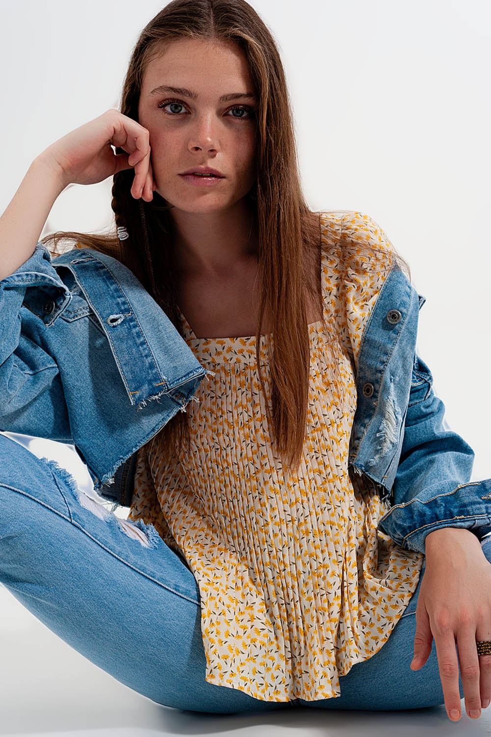 Top floral amarela com decote quadrado e mangas insufláveis