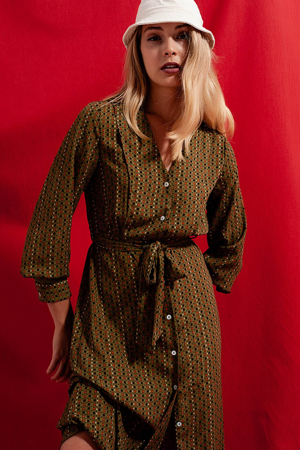Vestido de camisa quadriculada de comprimento médio
