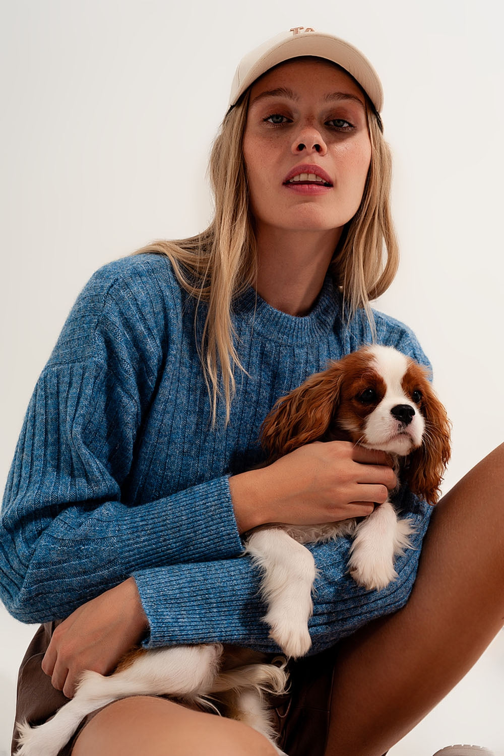 Camisola de malha quadrada azul com pedaços