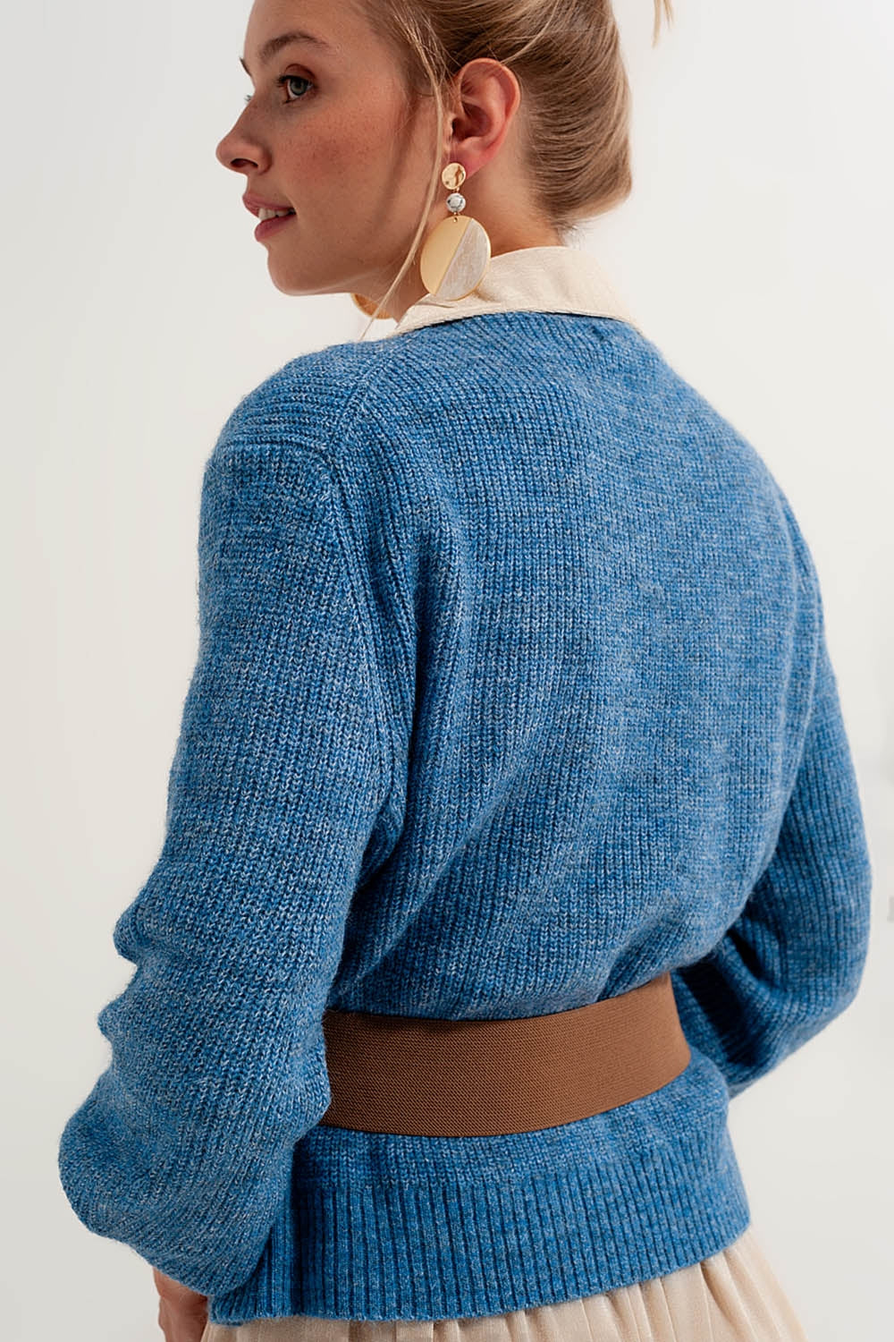 Cardigan azul com botões