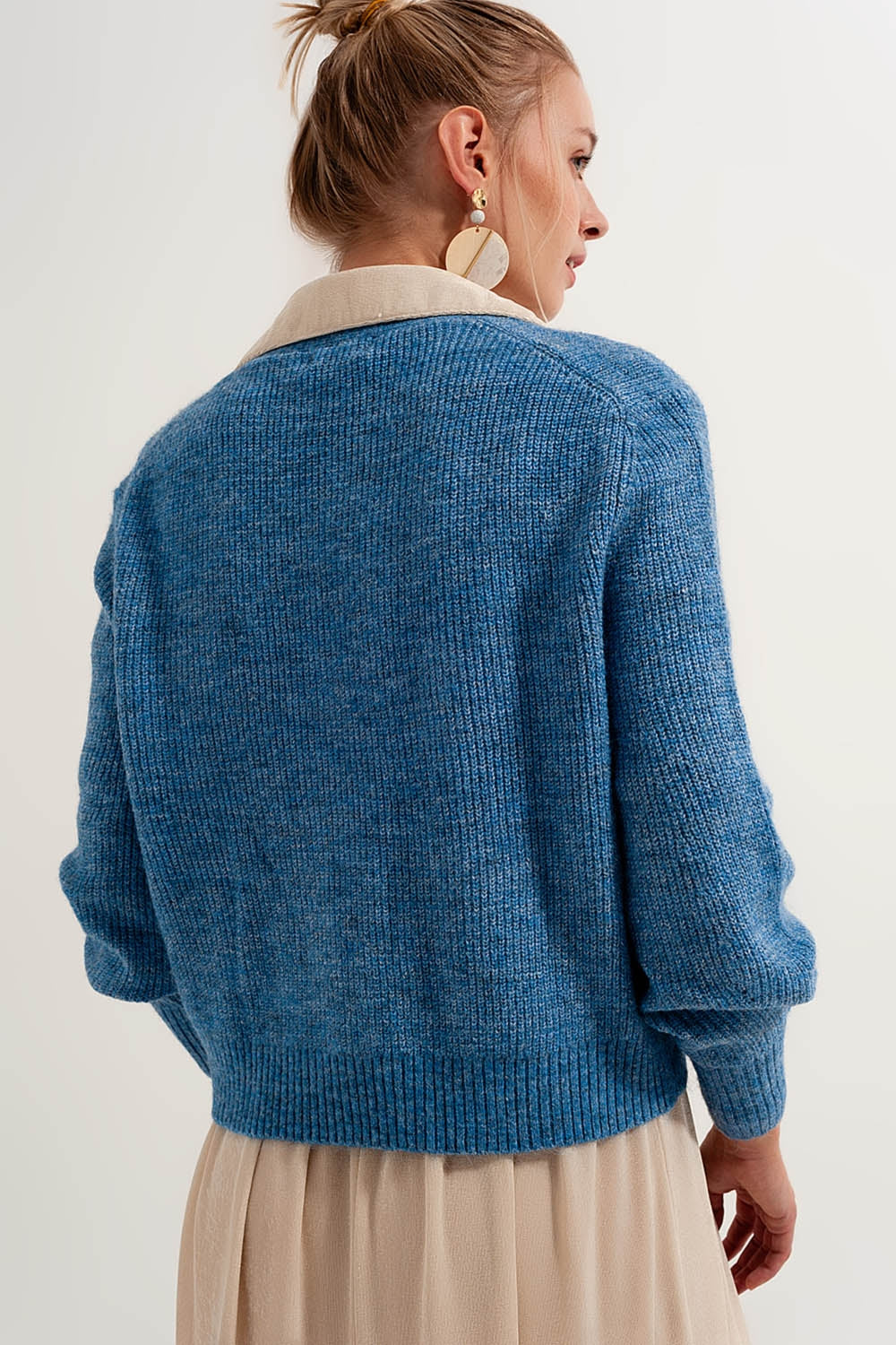 Cardigan azul com botões