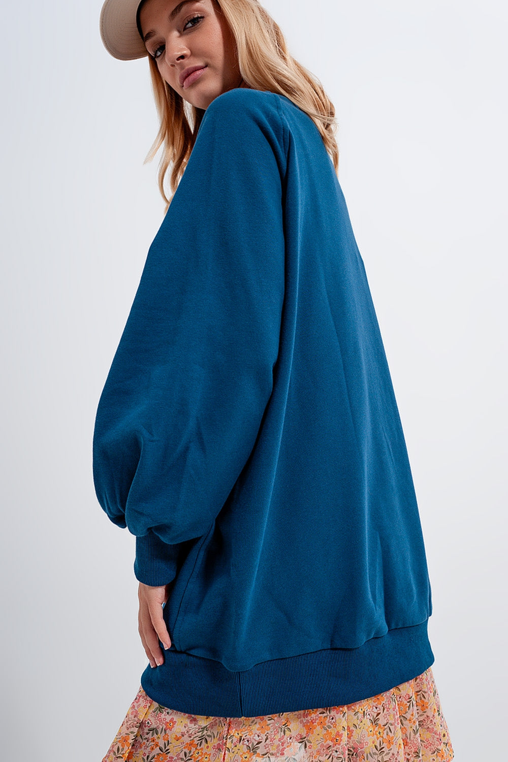 Camisola super grande com costura decorativa em azul
