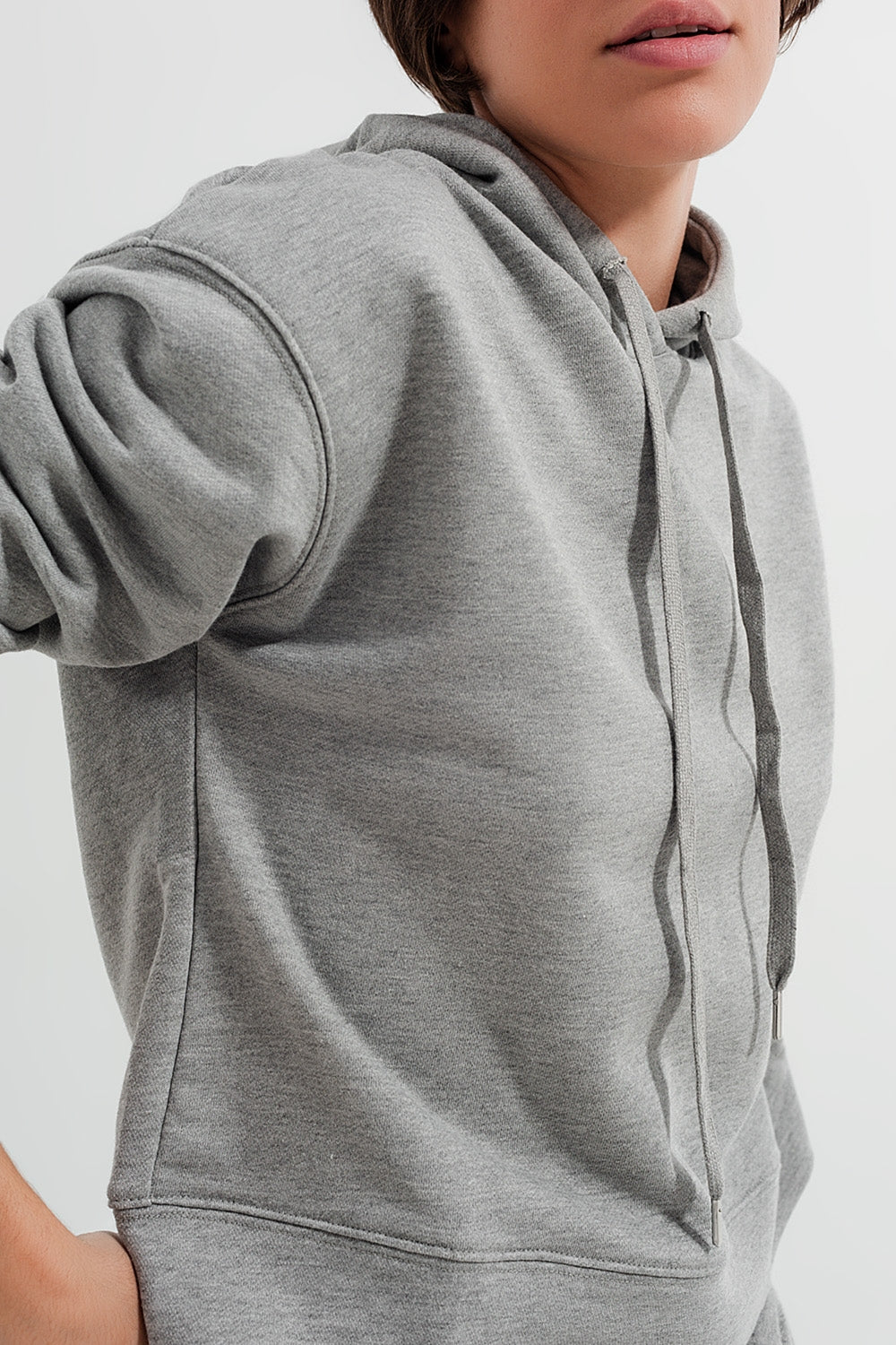Blusa de moletom básica cinzento com capuz e cordões