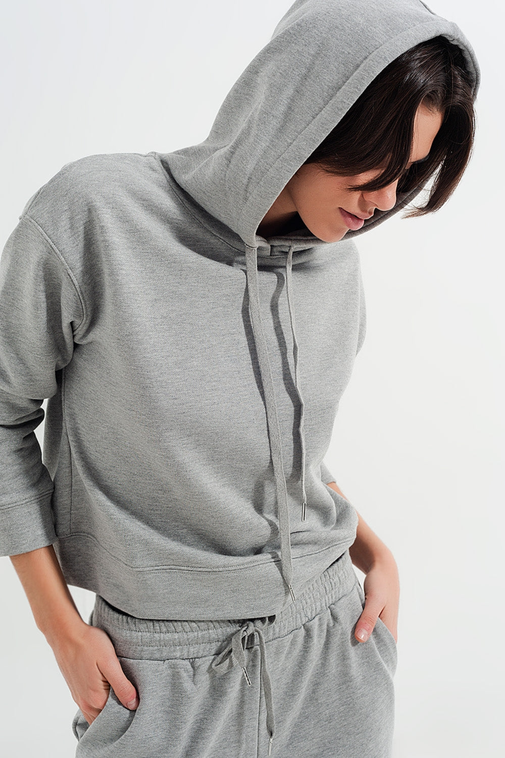 Blusa de moletom básica cinzento com capuz e cordões
