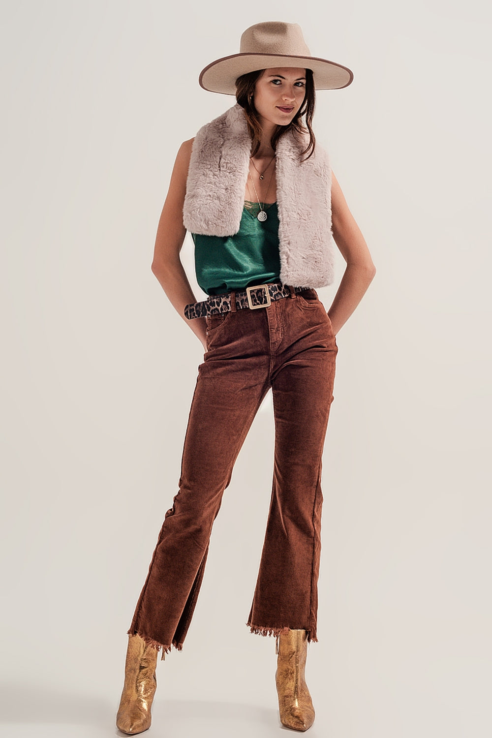 Calça flare de veludo cotelê marrom