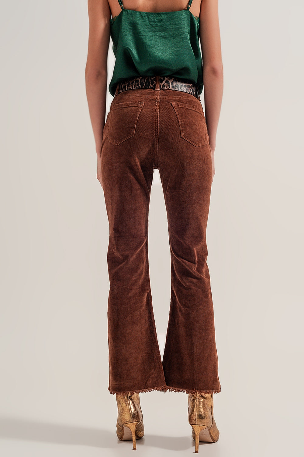 Calça flare de veludo cotelê marrom