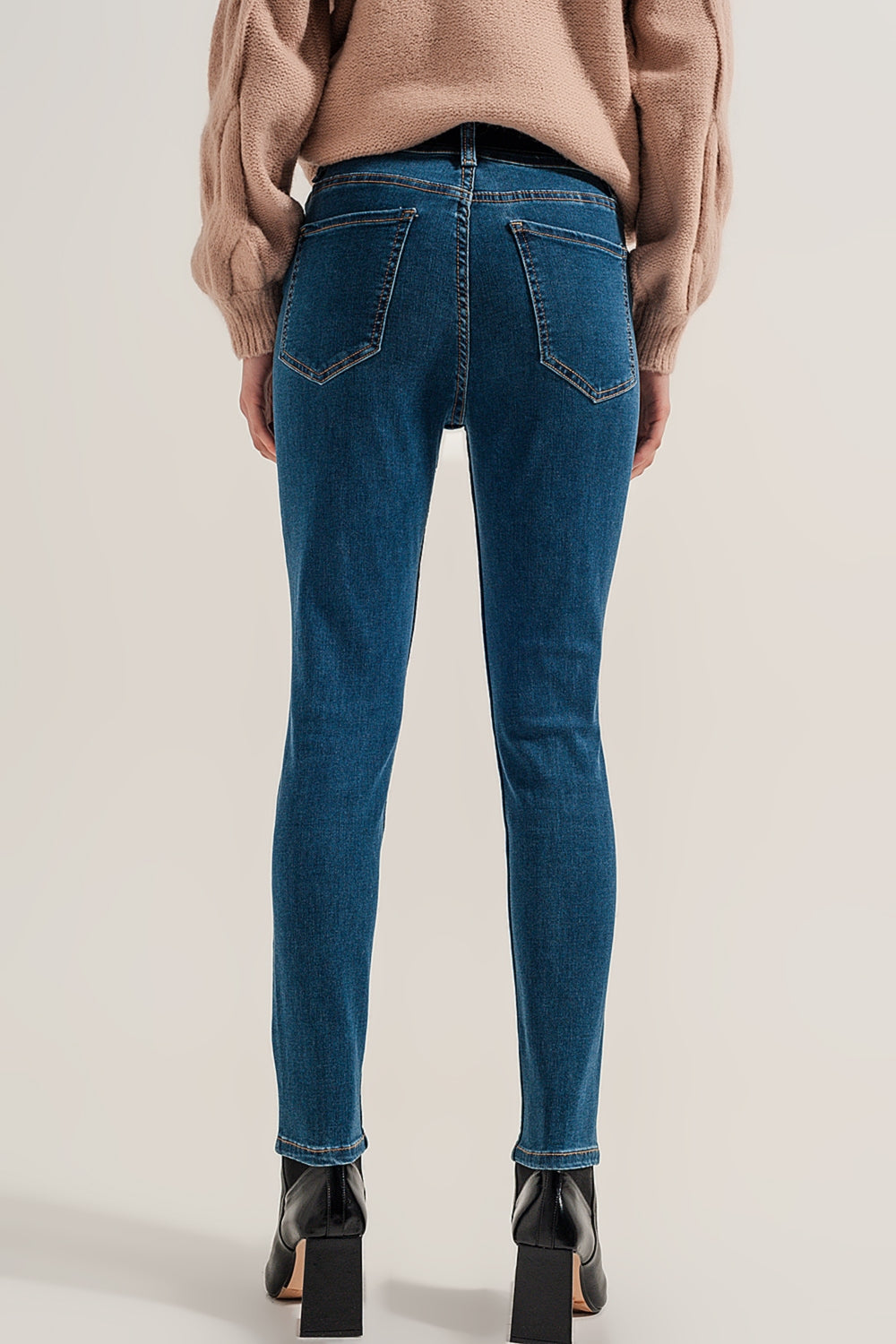 Calças de ganga super skinny fit com lavagem azul médio
