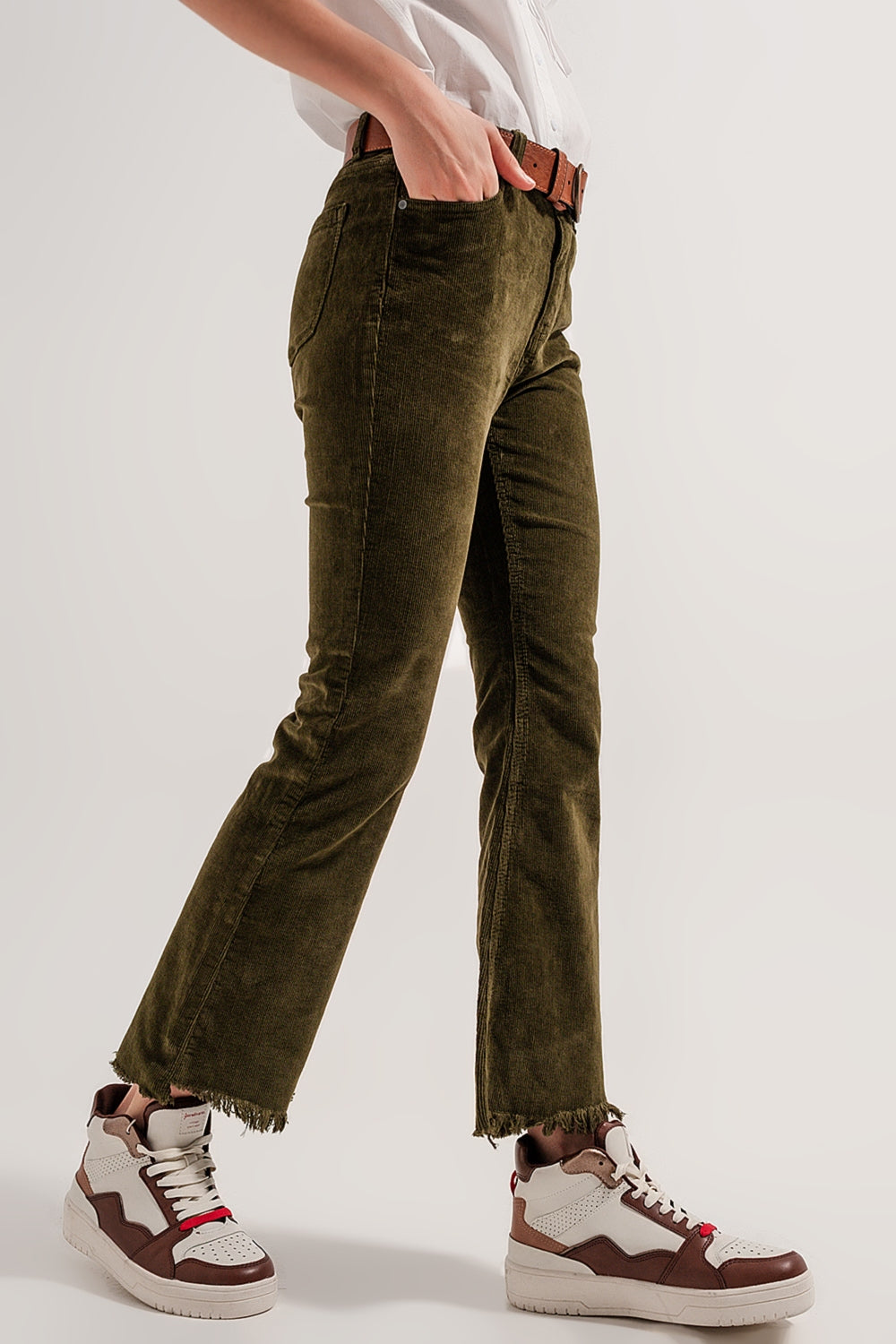 Calça flare de veludo cotelê verde