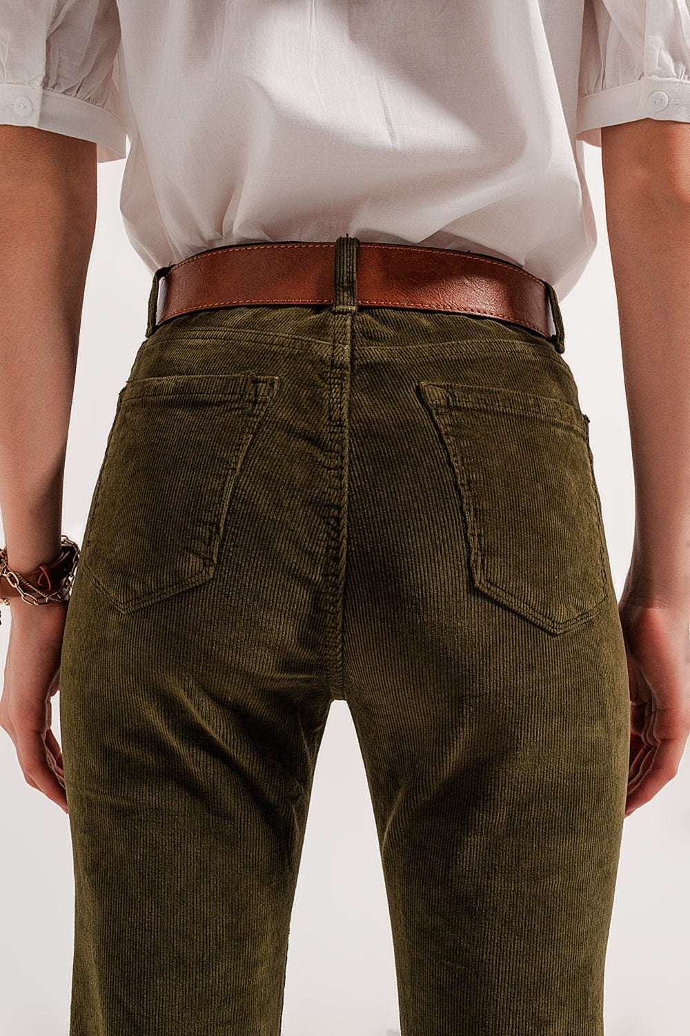 Calça flare de veludo cotelê verde