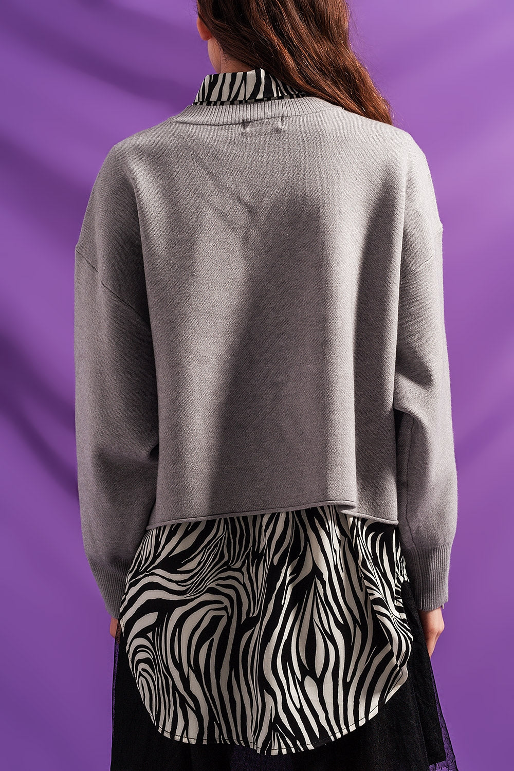 Camisola cinzenta curto com mangas de morcego