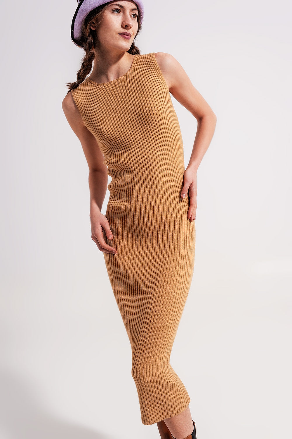 Vestido midi nervurado com decote redondo em bege