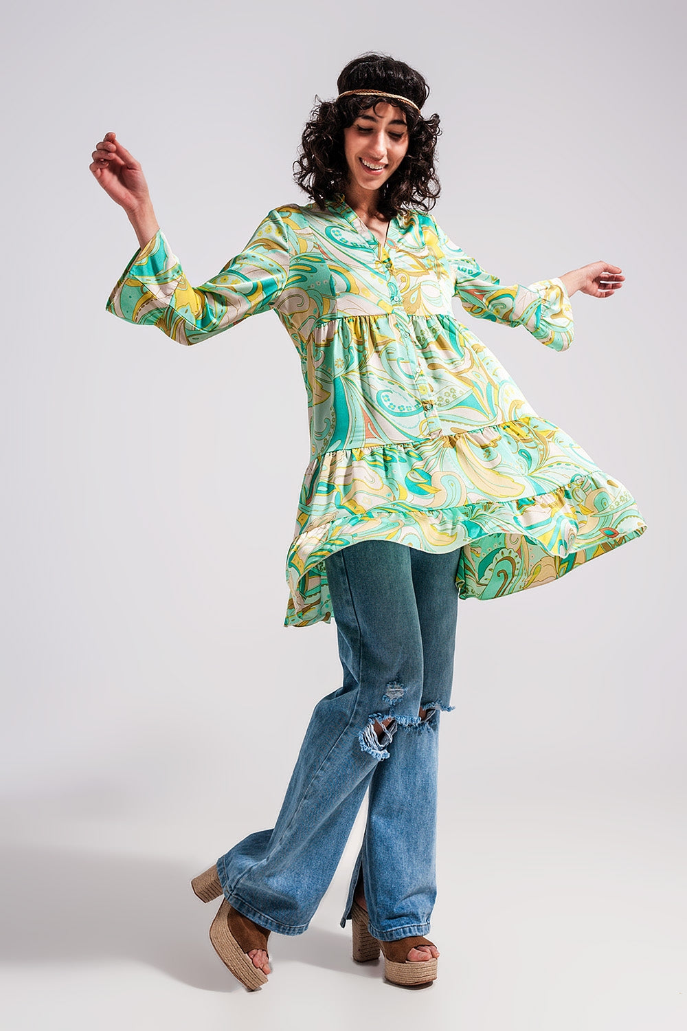 Vestido verde com corte largo e mangas de três quartos de comprimento