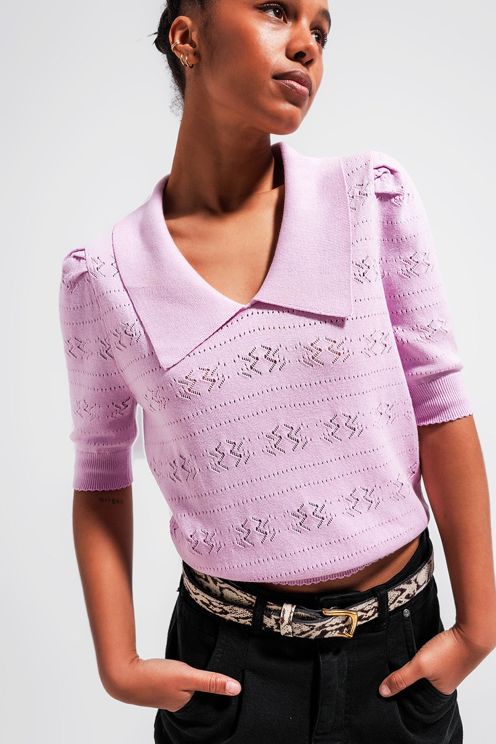 Camisola de manga curta com costura decorativa em rosa