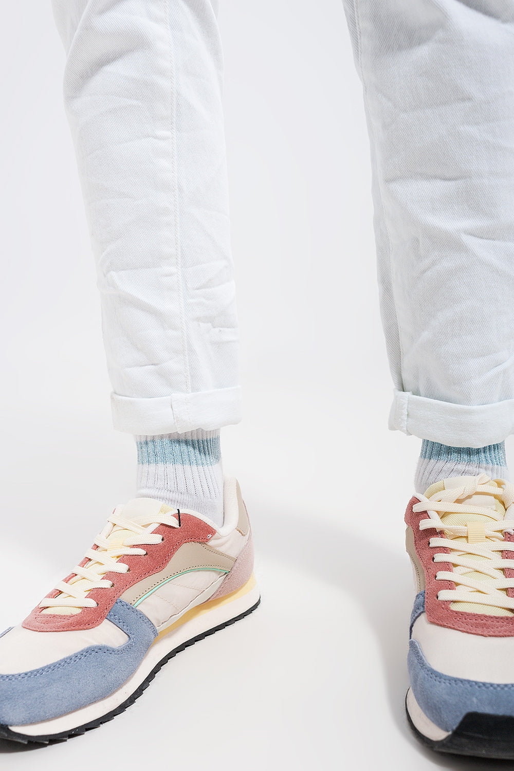 Calças de ganga skinny branco com fecho de botão exposto