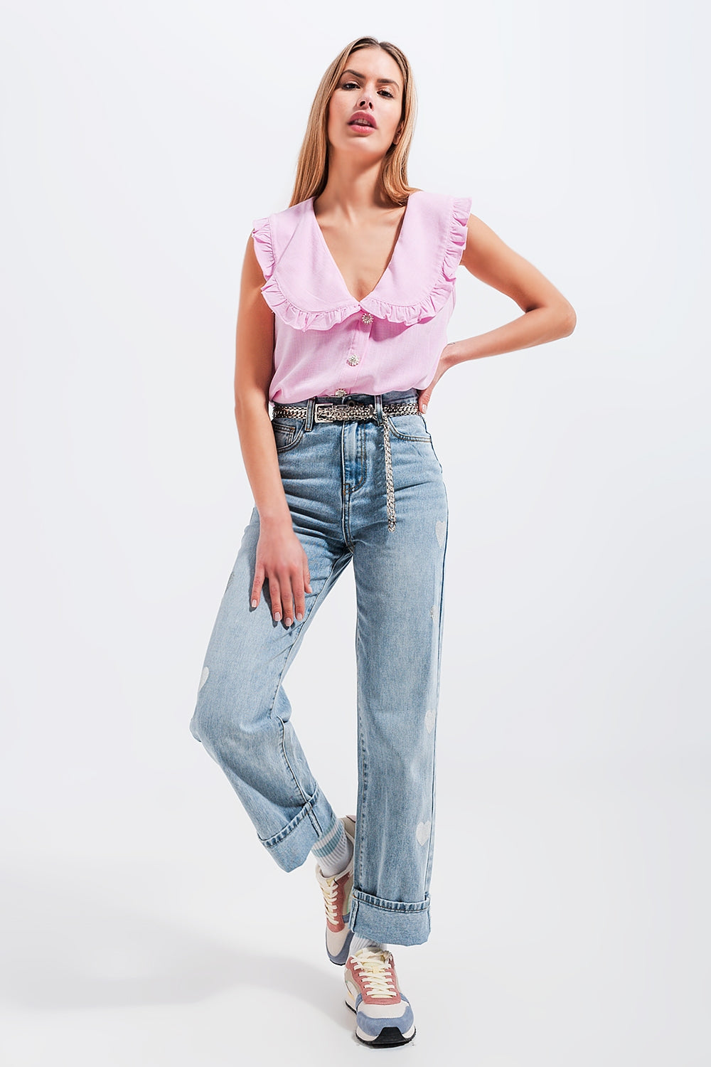 Top curto largo com colarinho de babete cor de rosa