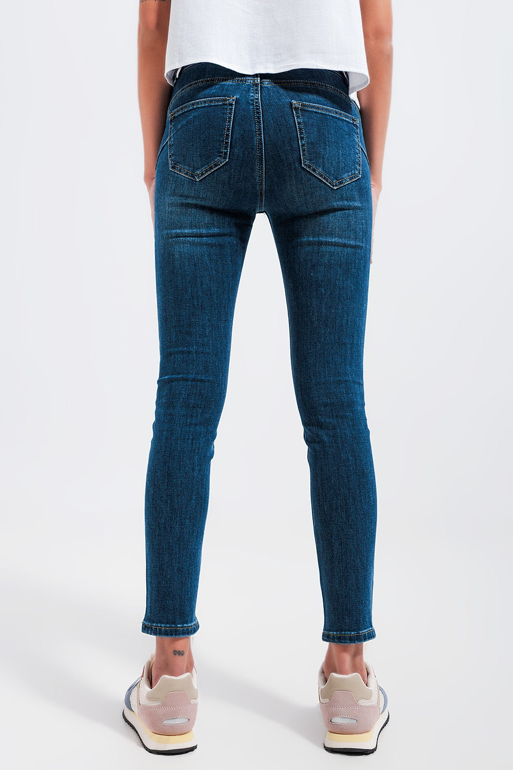 Calças de ganga skinny com cintura alta e lavagem escura