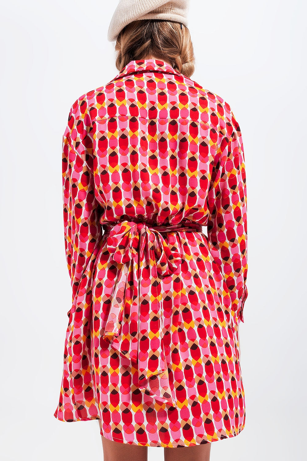 Mini vestido com laço na cintura e botões na frente vermelho