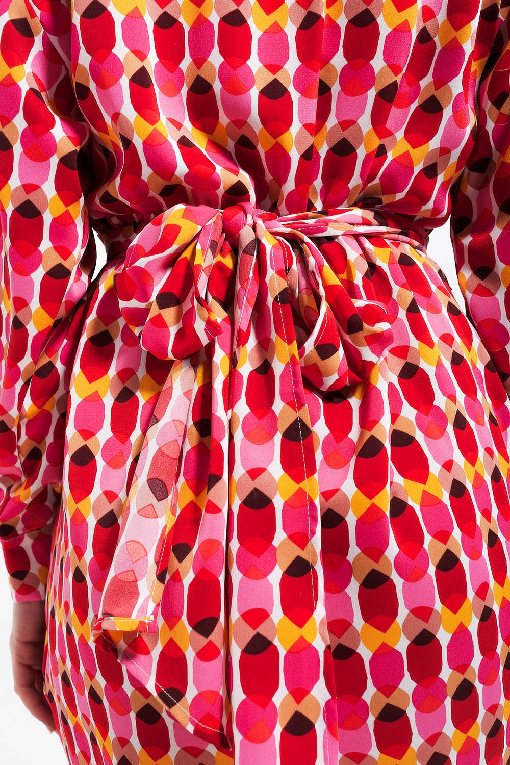 Mini vestido com laço na cintura e botões na frente vermelho