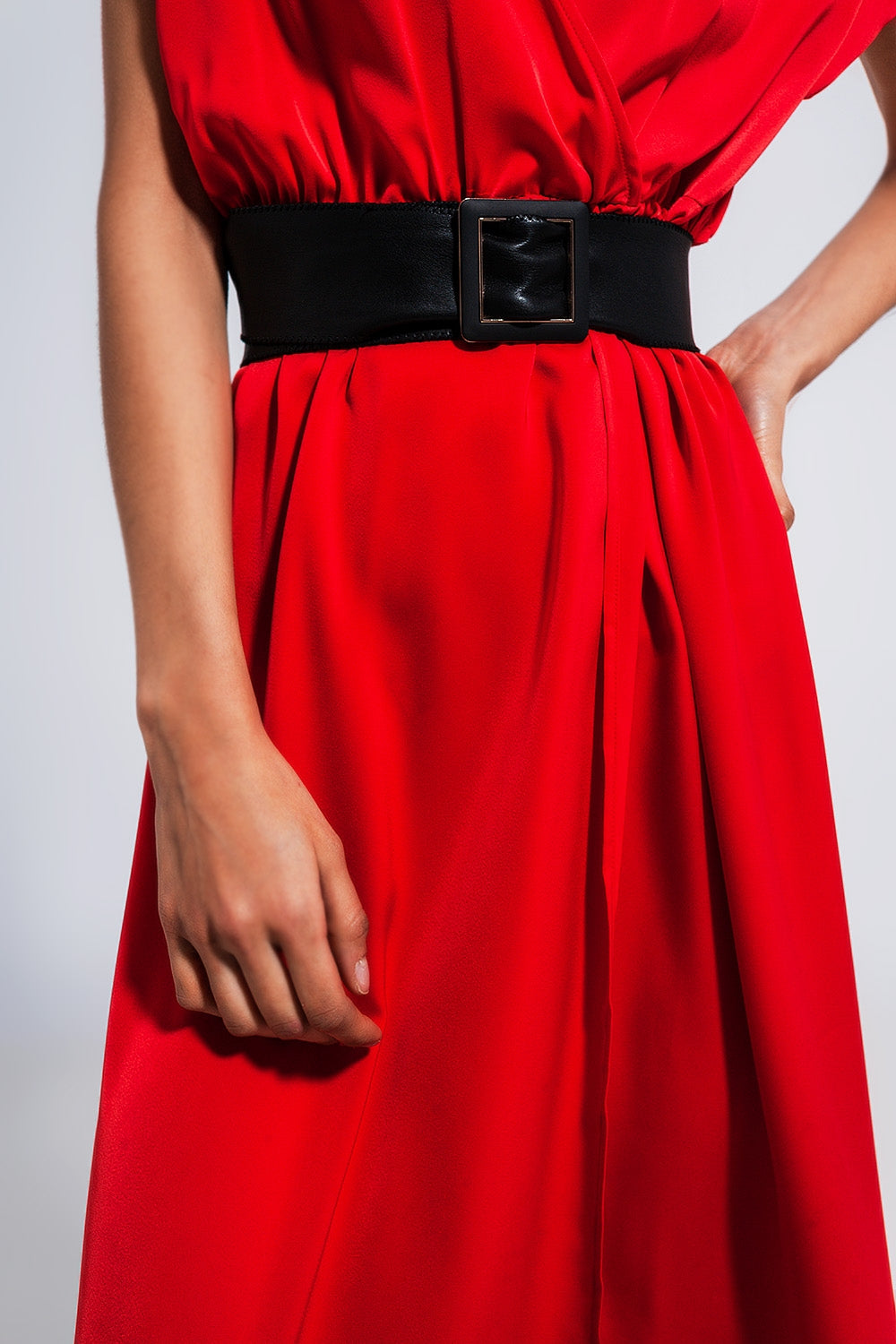 Vestido de manga curta em cetim maxi vermelho