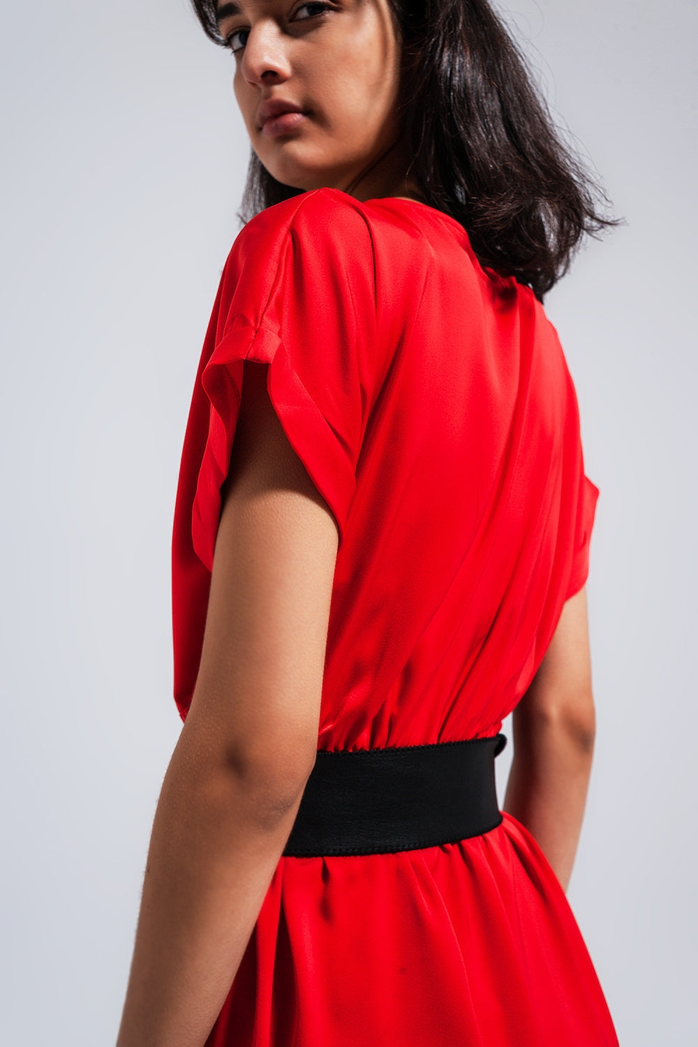 Vestido de manga curta em cetim maxi vermelho