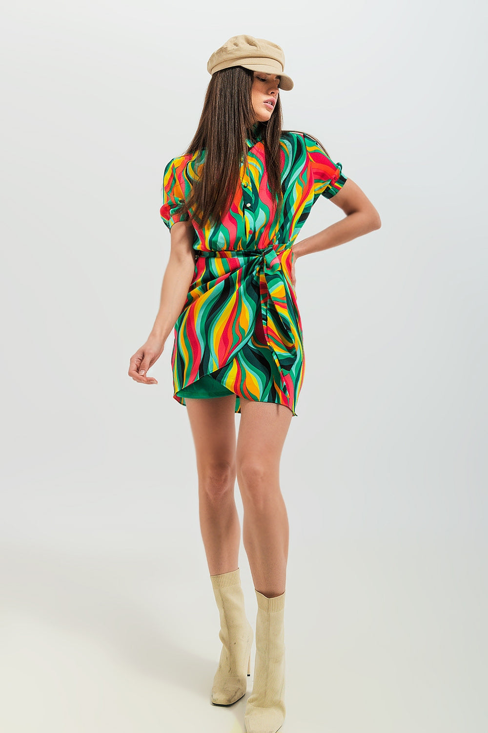Mini vestido de camisa com sobreposição e estampado de redemoinho verde