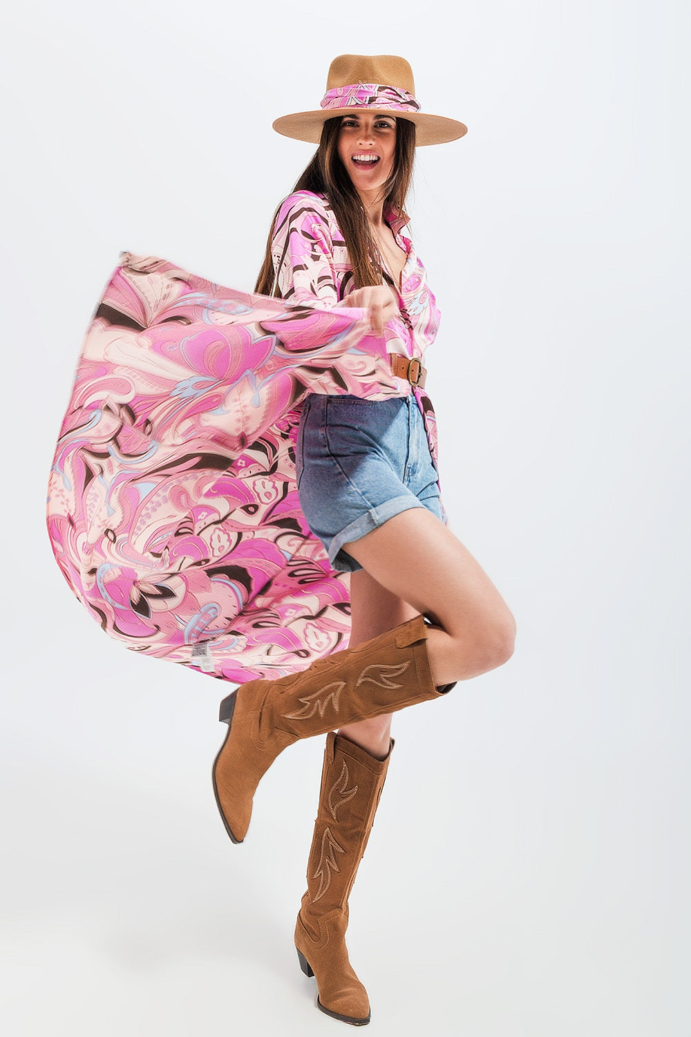 Vestido de camisa em rosa com estampado abstracto