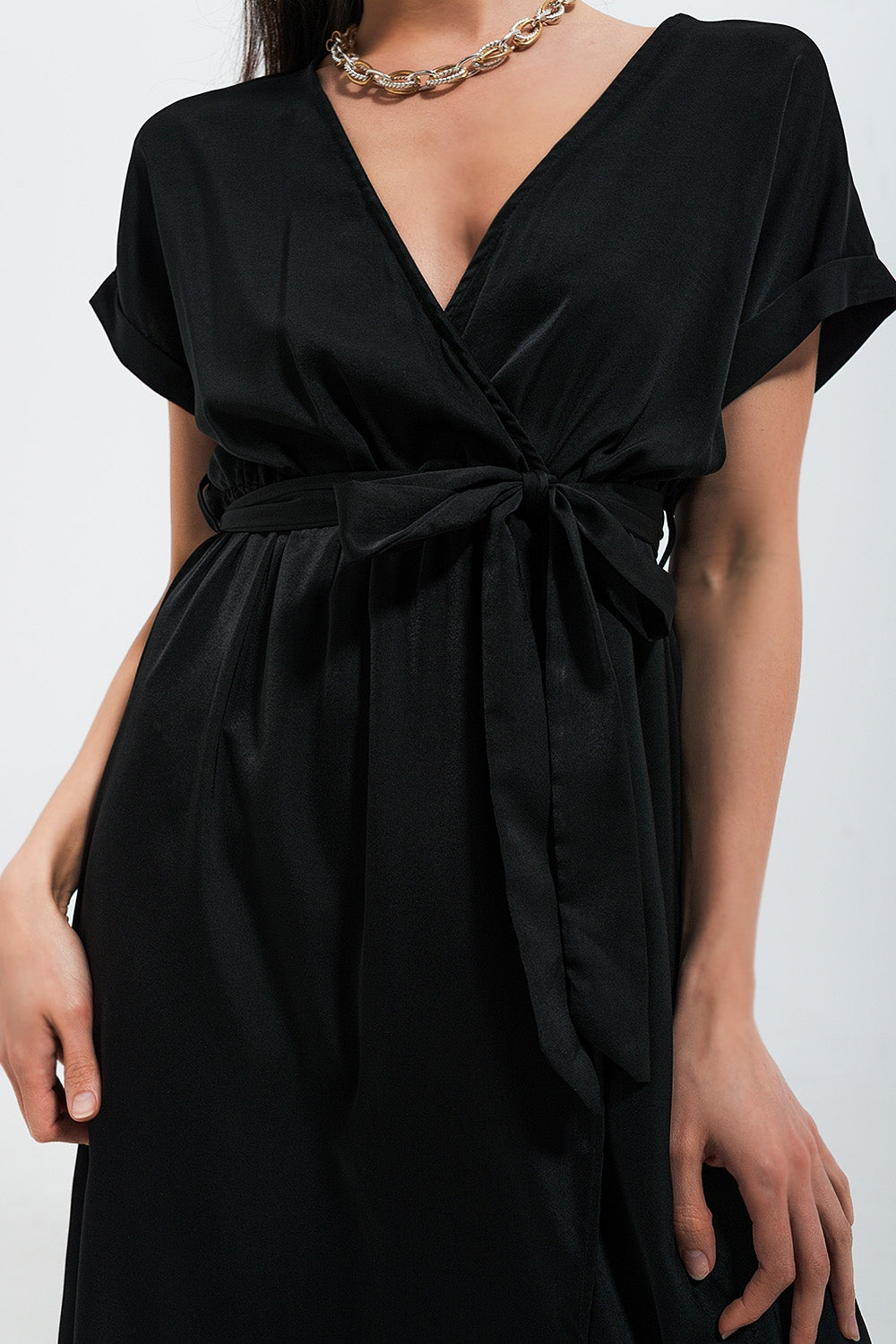 Vestido de manga curta em cetim maxi preto