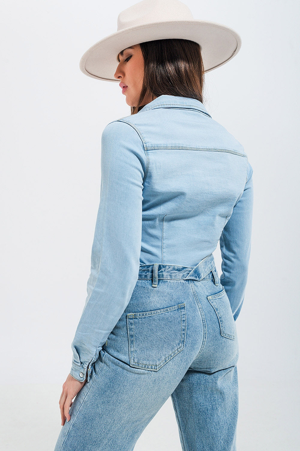 Camisa de ganga tipo western em azul claro