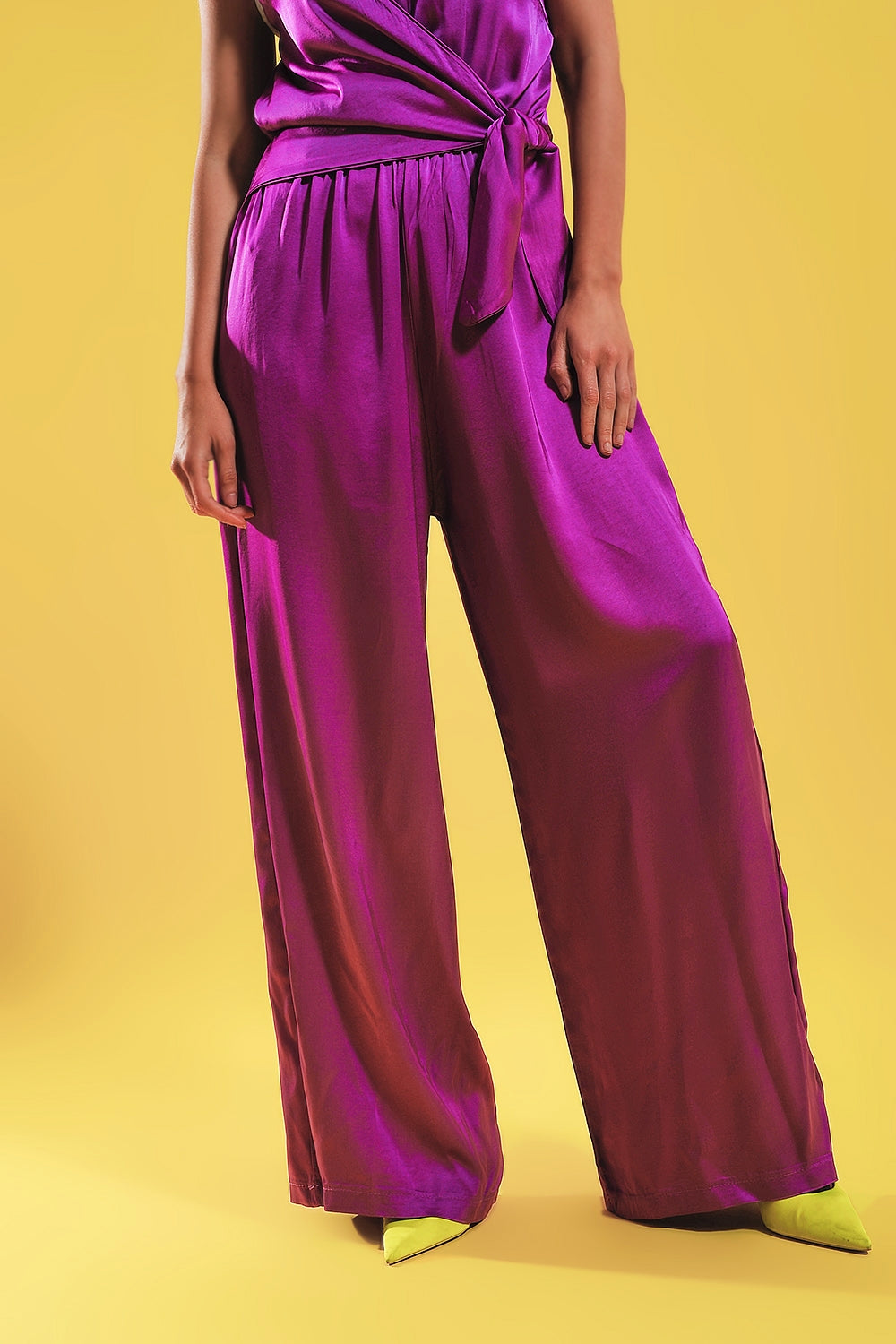 Macacão de cetim fuchsia com alças