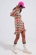 Vestido curto em cruz laranja com rufos na bainha e estampa estilo dos anos 70
