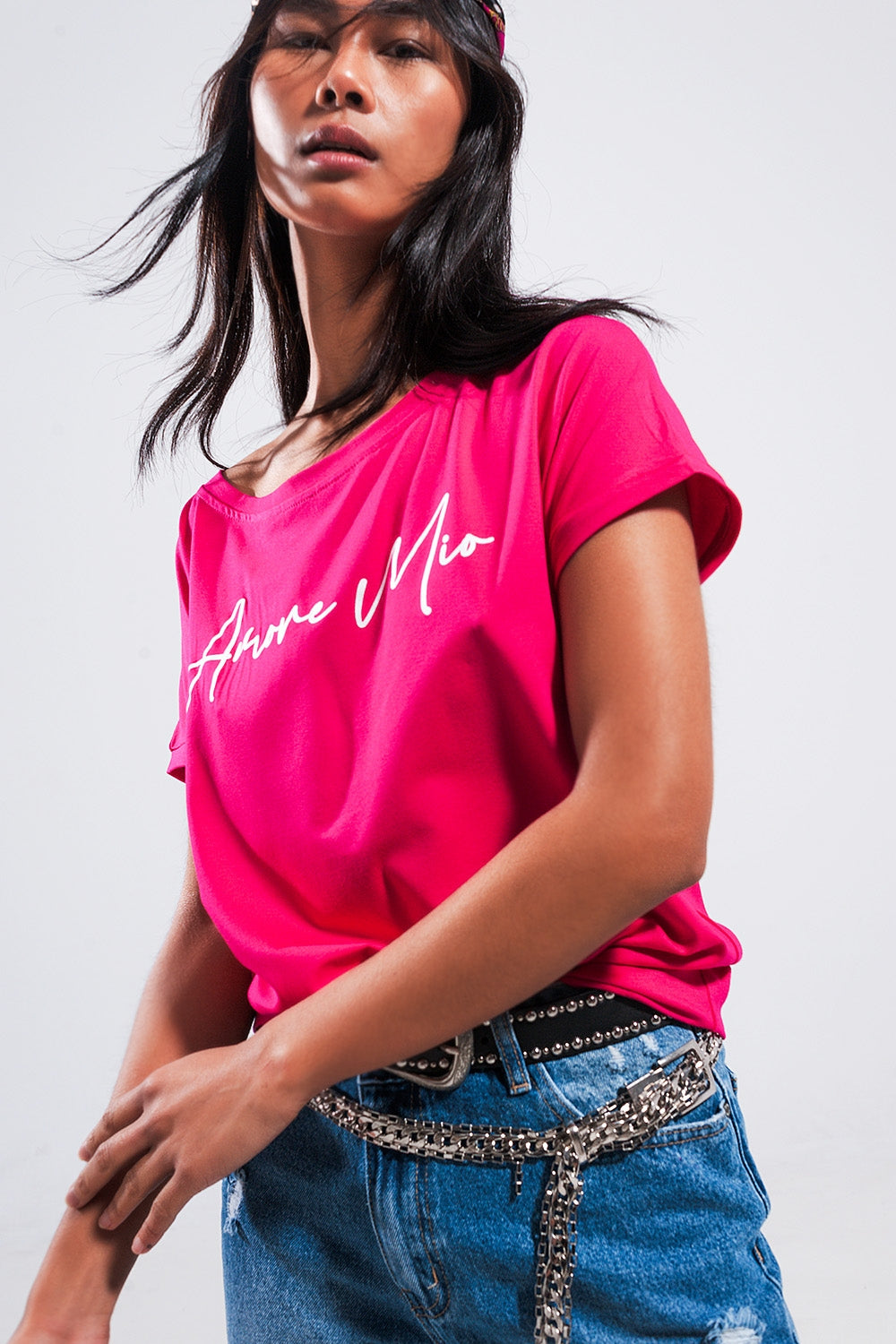 T shirt de cor fuchsia com texto Amore Mio