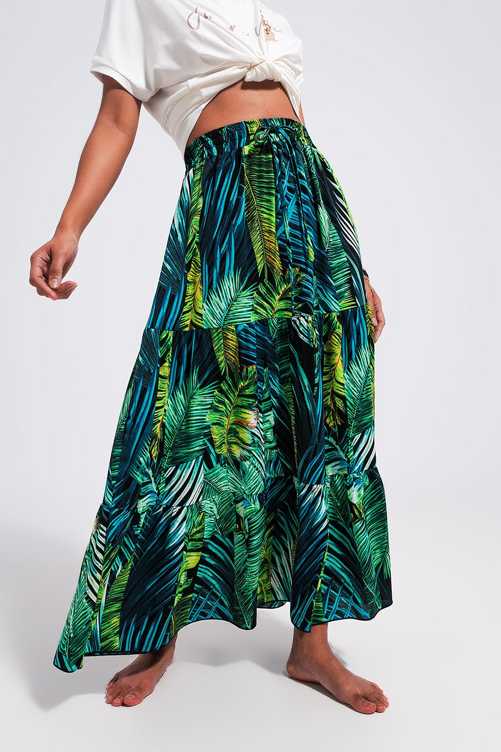 Saia longa em verde com estampas tropicais