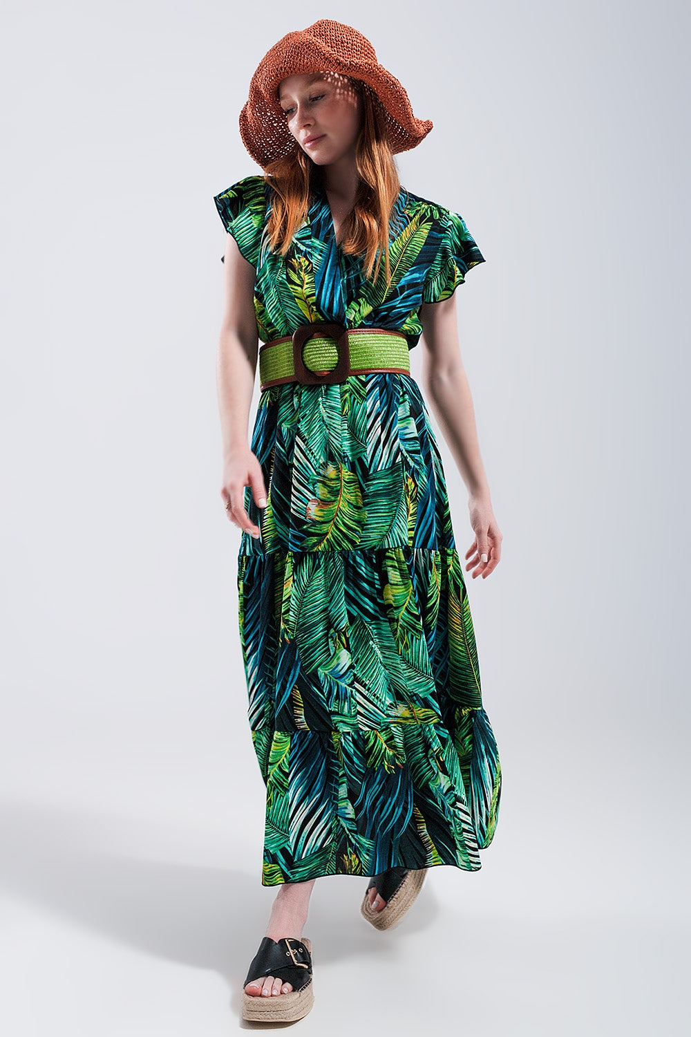 Vestido Midi com mangas curtas e saia em níveis com estampado tropical