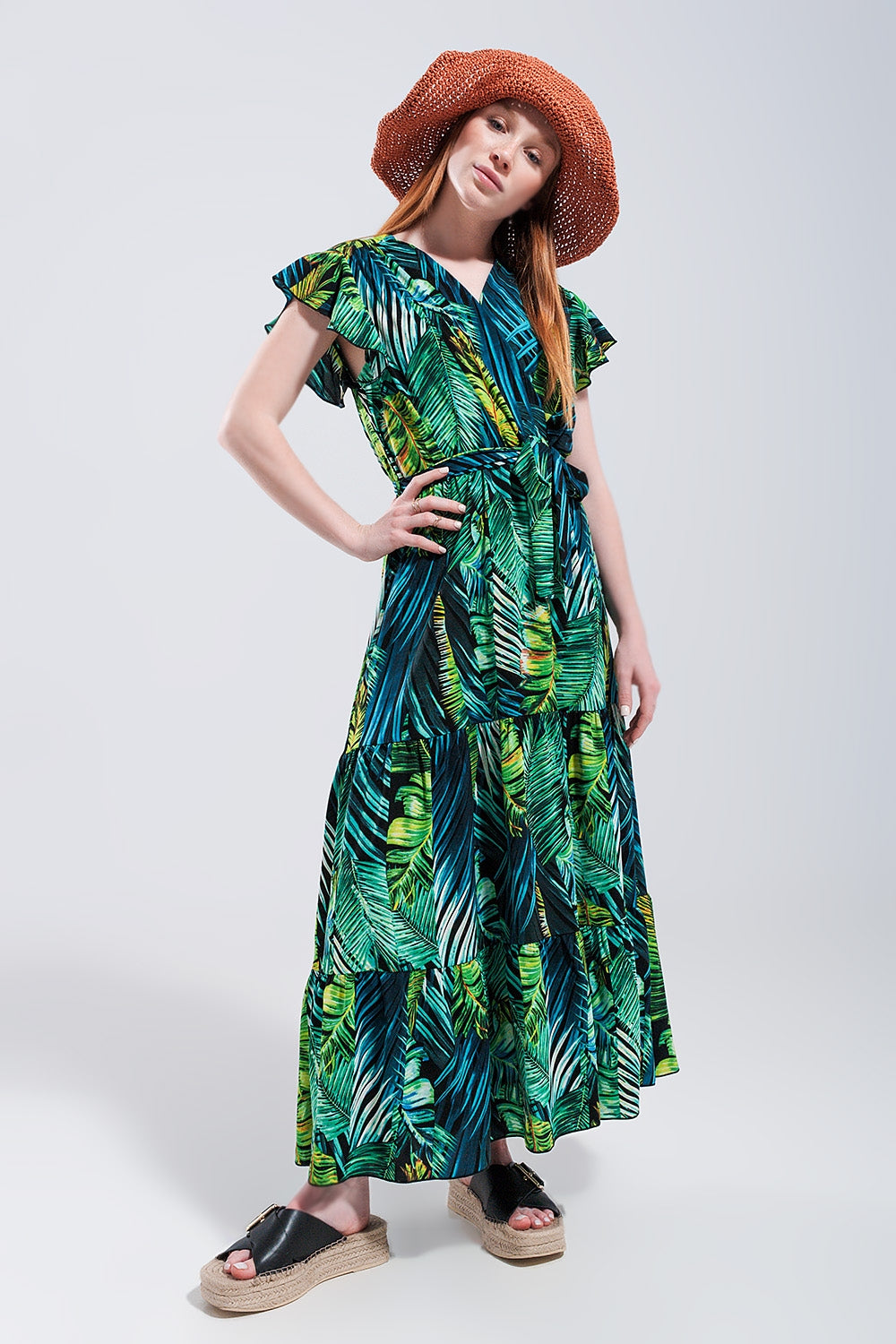 Vestido Midi com mangas curtas e saia em níveis com estampado tropical