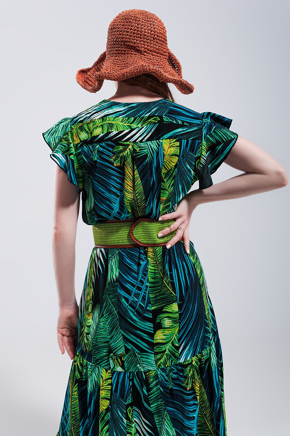 Vestido Midi com mangas curtas e saia em níveis com estampado tropical