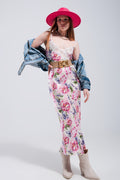 Vestido de alças com estampado de rosas e desenho decotado em cetim rosa