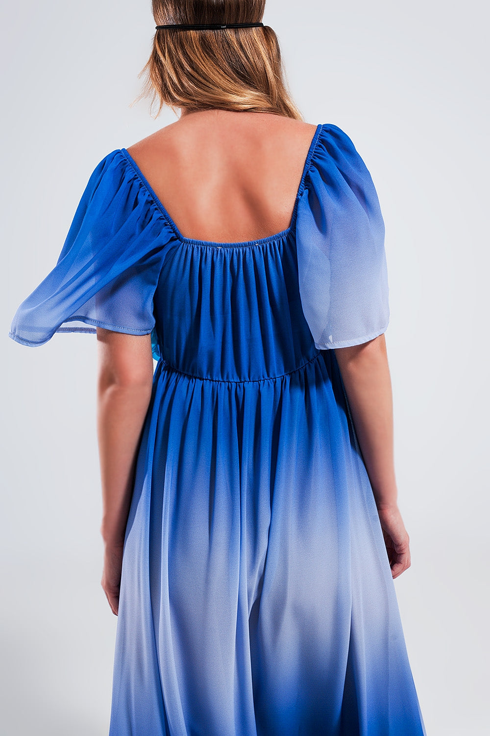 Vestido Maxi com desenho de gradiente e decote de coração azul