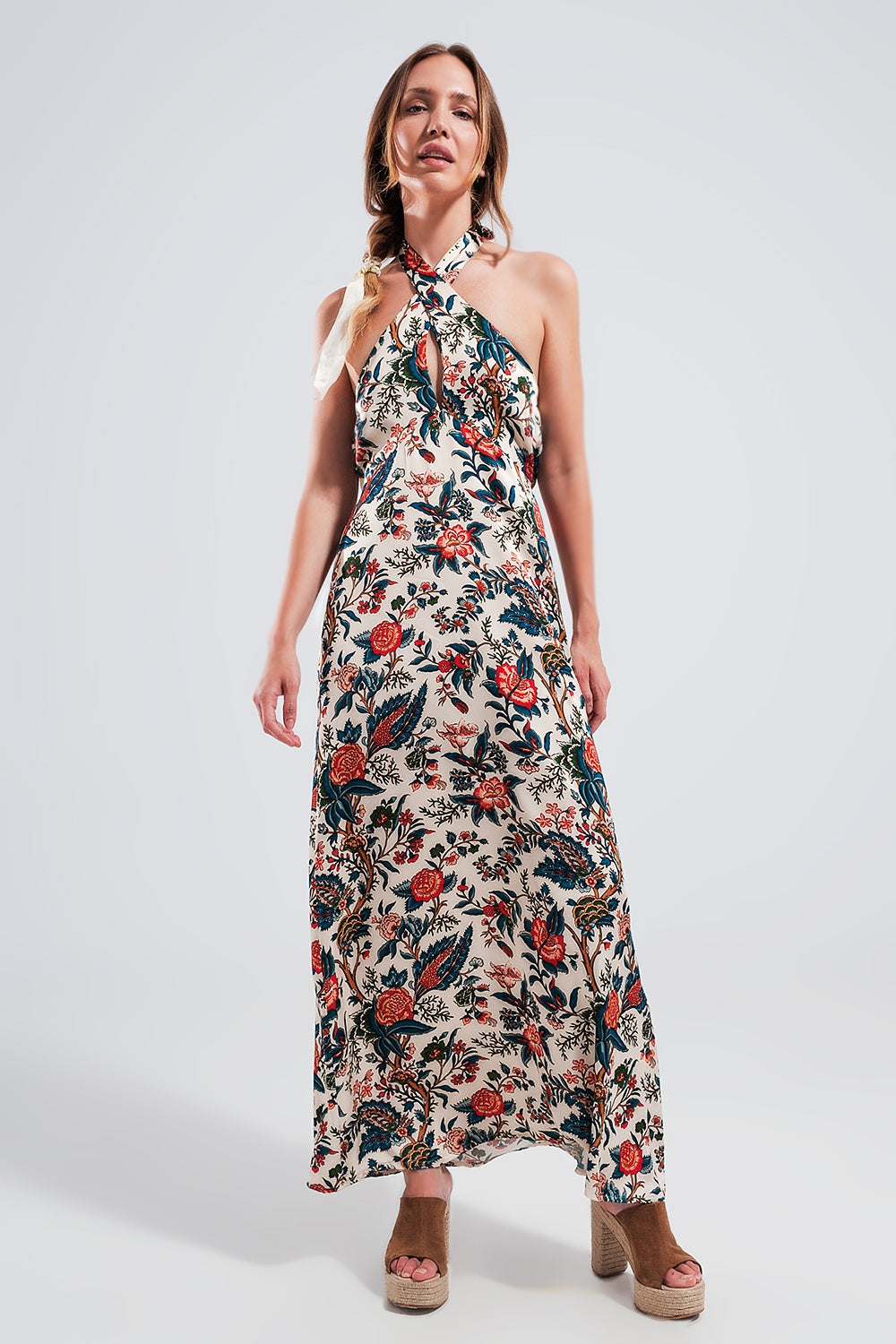 Vestido maxi decote halter em estampa paisley beige