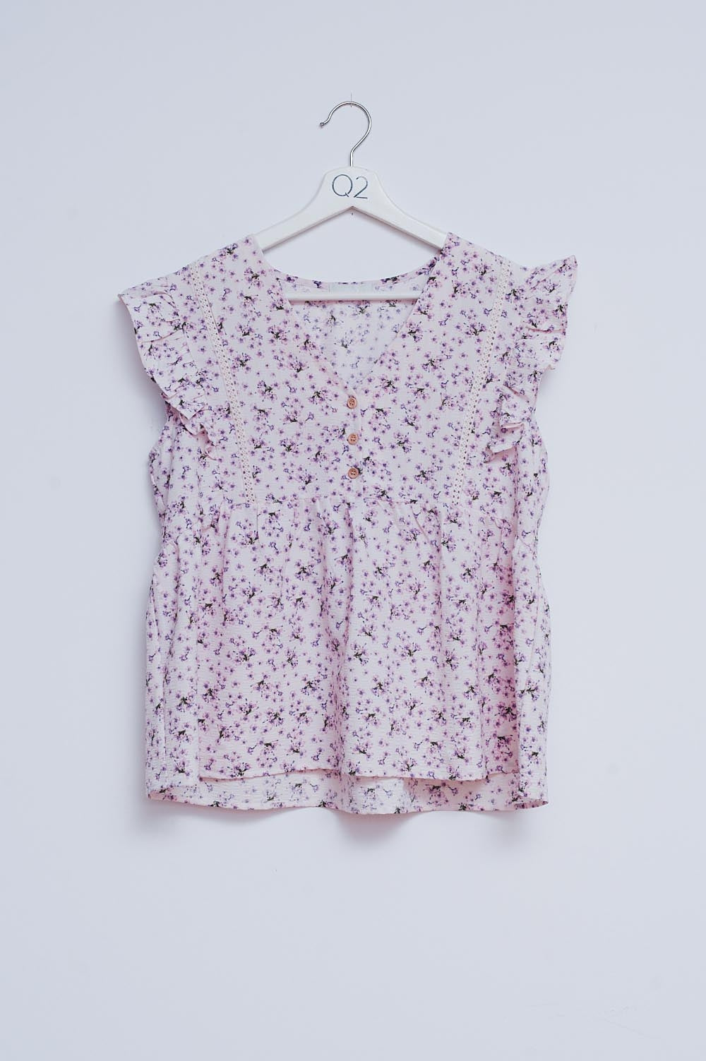 Blusa púrpura com bordados e detalhes de rufos