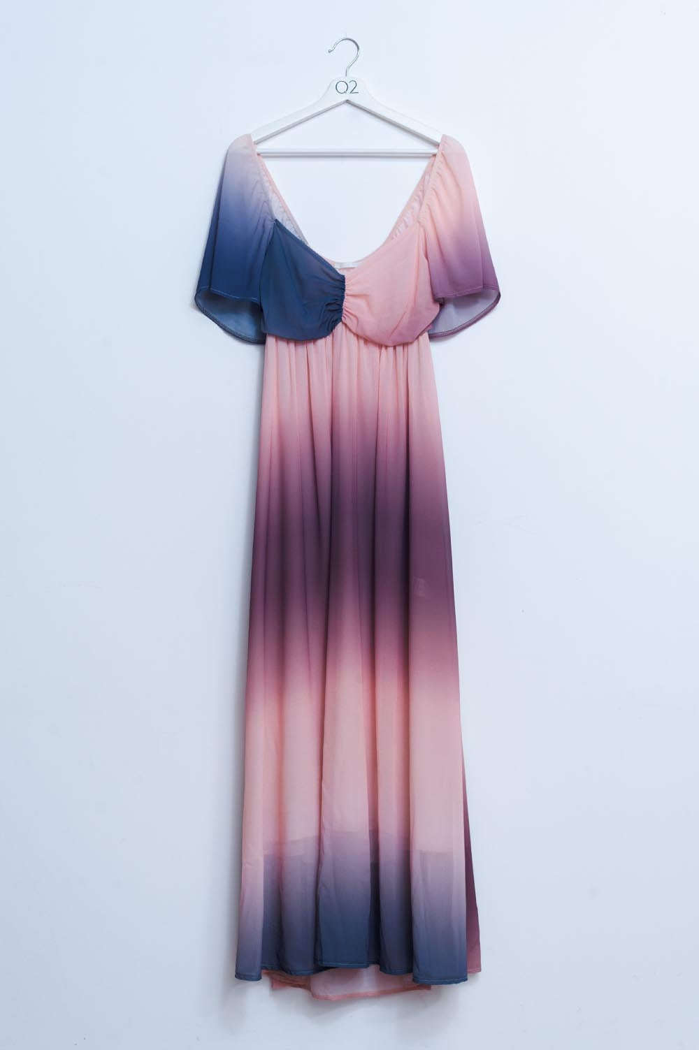 Vestido Maxi com desenho de gradiente e decote de coração bege