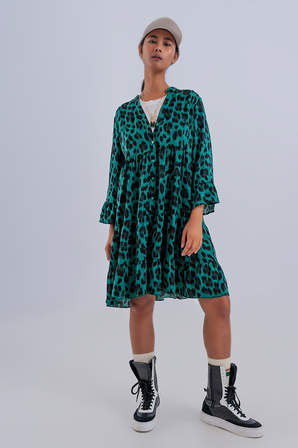 Vestido curto com desenho em camadas e impressão animal verde