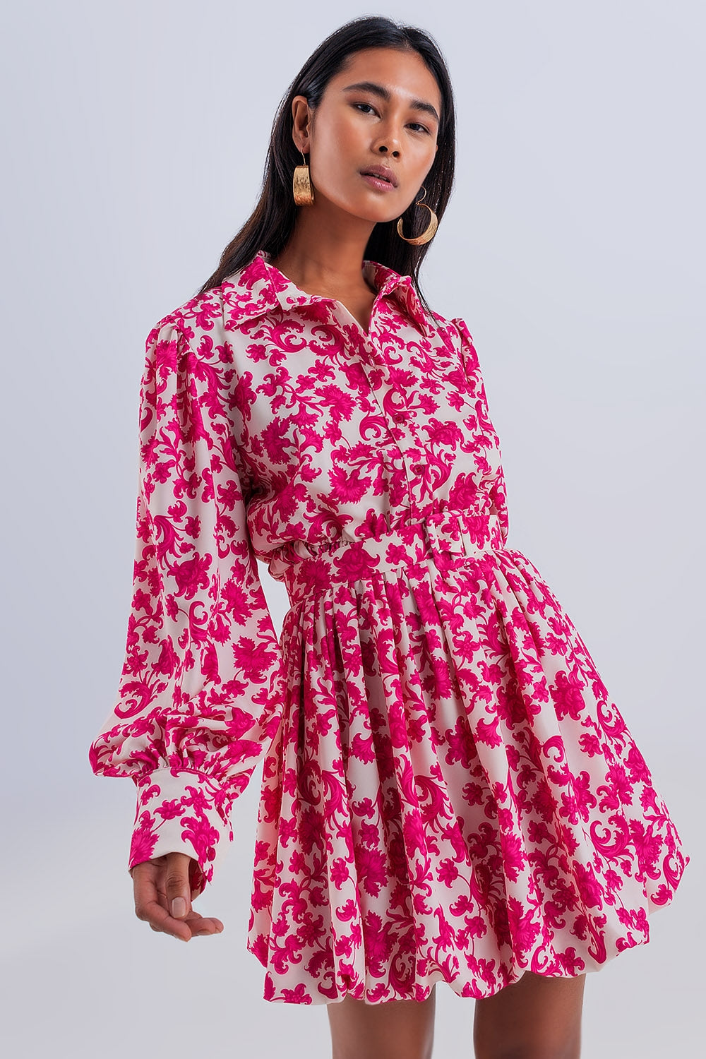 Vestido curto fúcsia largo com estampa floral vintage