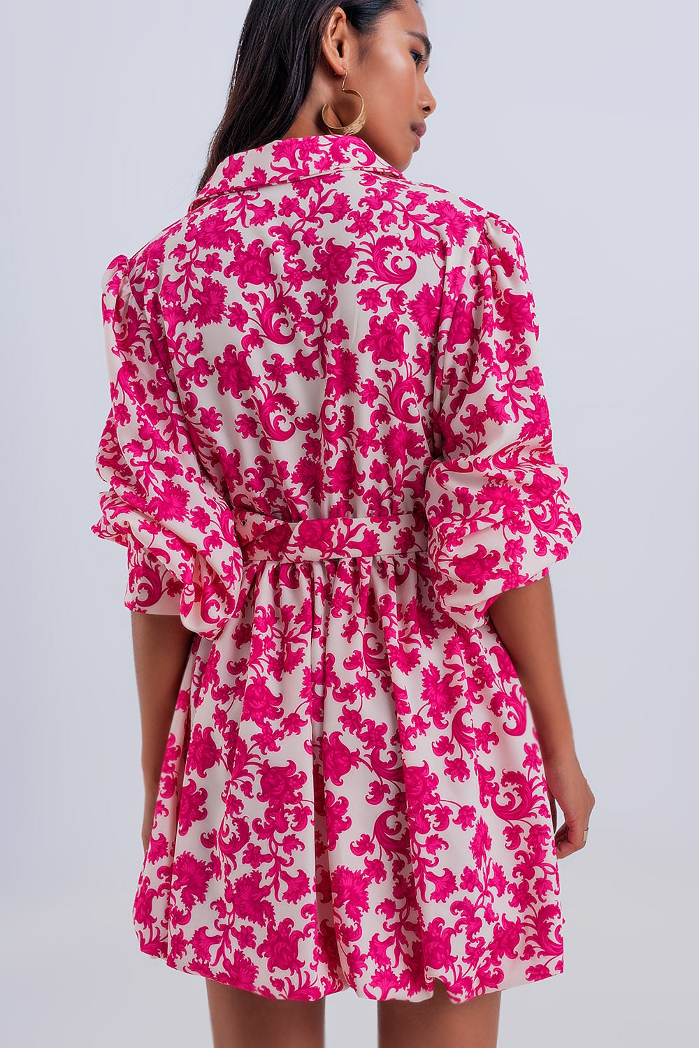 Vestido curto fúcsia largo com estampa floral vintage