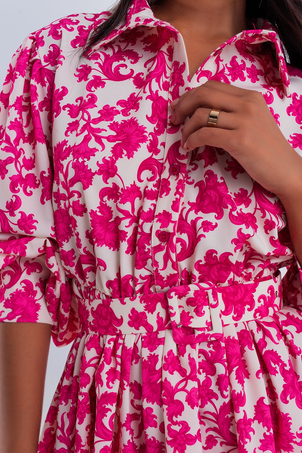Vestido curto fúcsia largo com estampa floral vintage